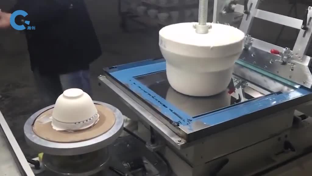 不可思议的移印工艺一压一按图案就被印上去了