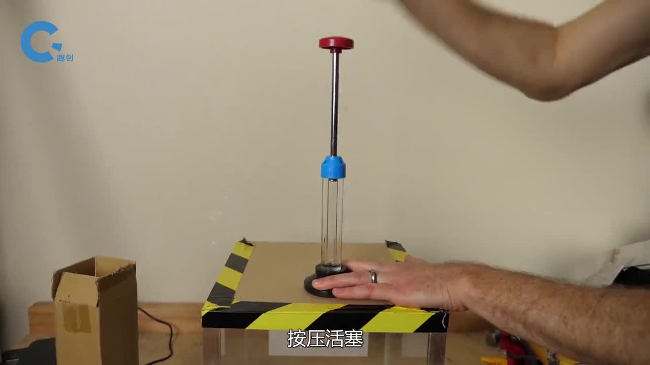 不可思议的绝热压缩按压活塞棉花就会起火这是什么原理