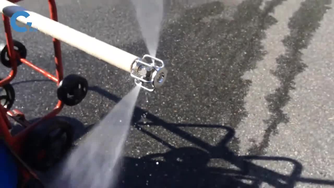 不可思议的新型清洁喷头专门清理狭小管道