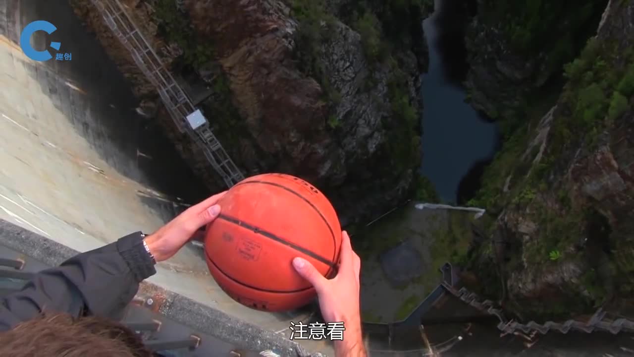 什么是马格努斯效应将篮球从百米高空扔下神奇的现象发生了