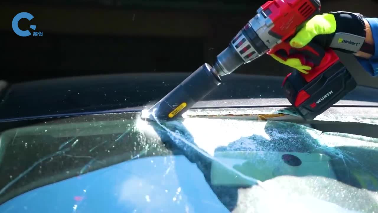 不可思议的玻璃剪刀裁剪挡风玻璃就像剪纸专为车祸救援发明