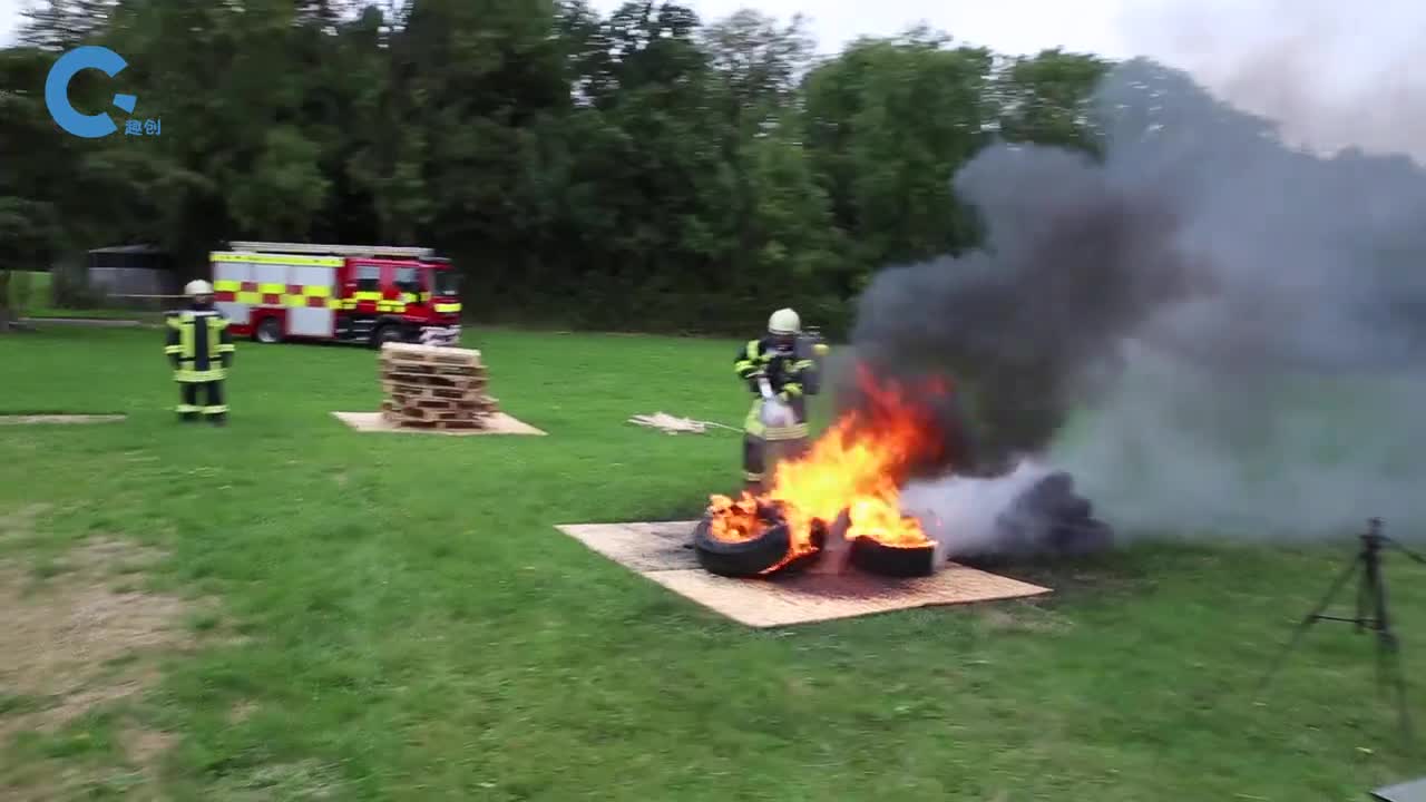 不可思议的脉冲灭火枪能喷射出高速压缩空气