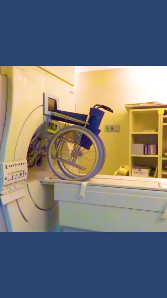 为什么做磁共振时不能携带任何金属一旦靠近就会被吸进去