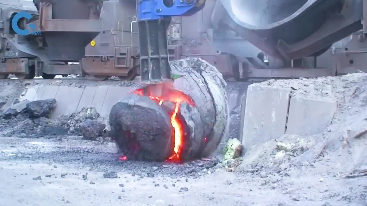 不可思议的巨石破碎机瞬间释放30吨压力