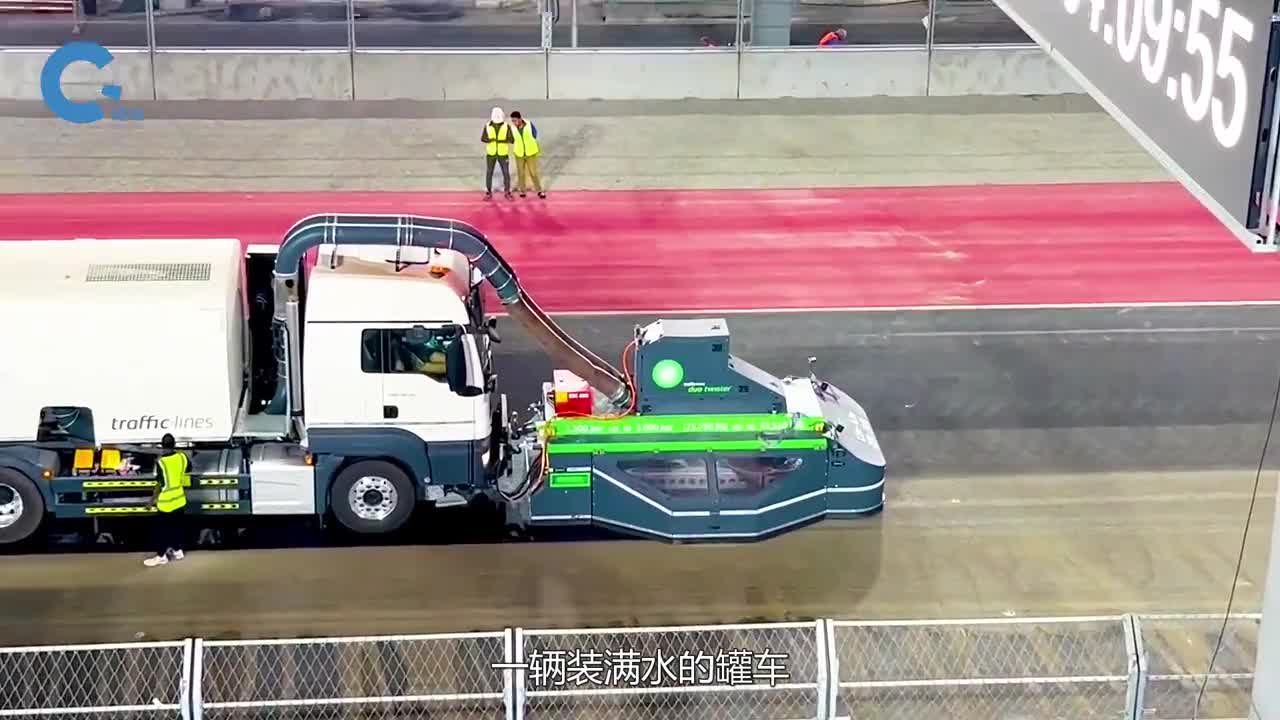 什么是双绞线清洗机喷出超高压水流专门清理机场跑道上的橡胶什么是双绞线清洗机喷出超高压水流专门清理机场跑道上的橡胶