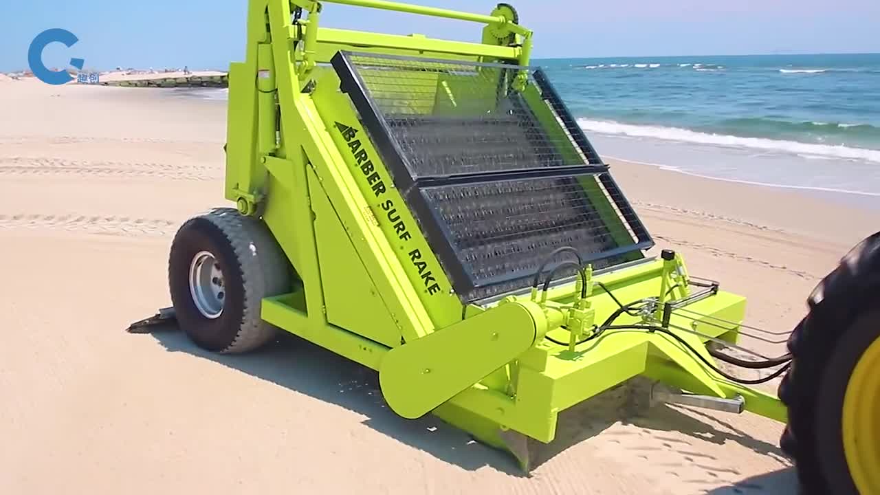 不可思议的沙滩清理机沿着沙滩行驶一遍垃圾全不见