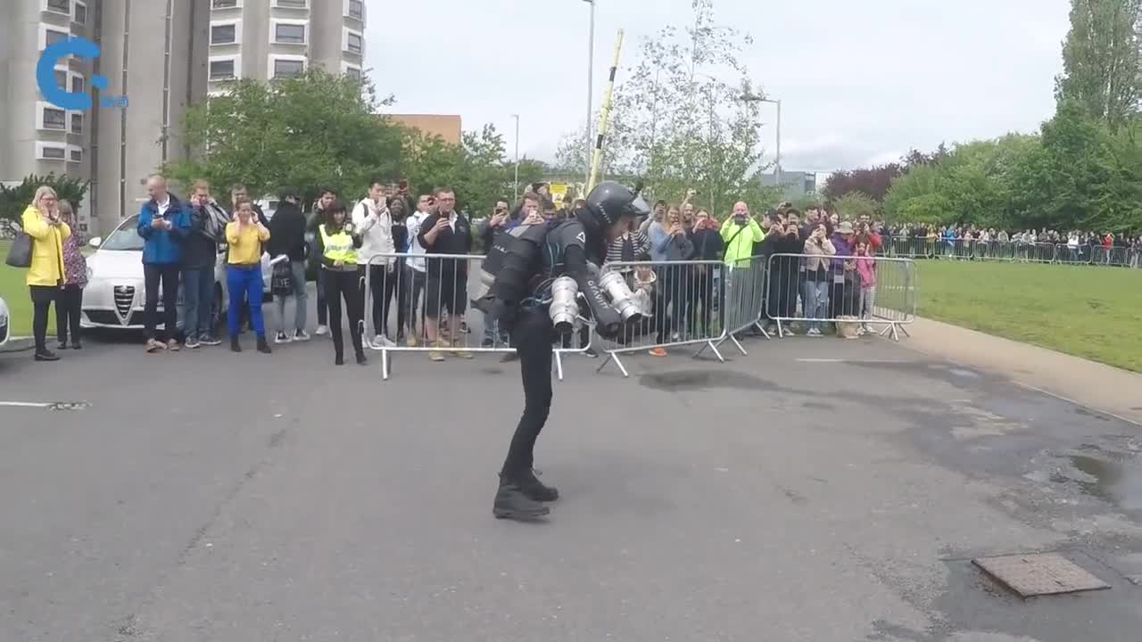 不可思议的单人飞行背包一言不合就飞天