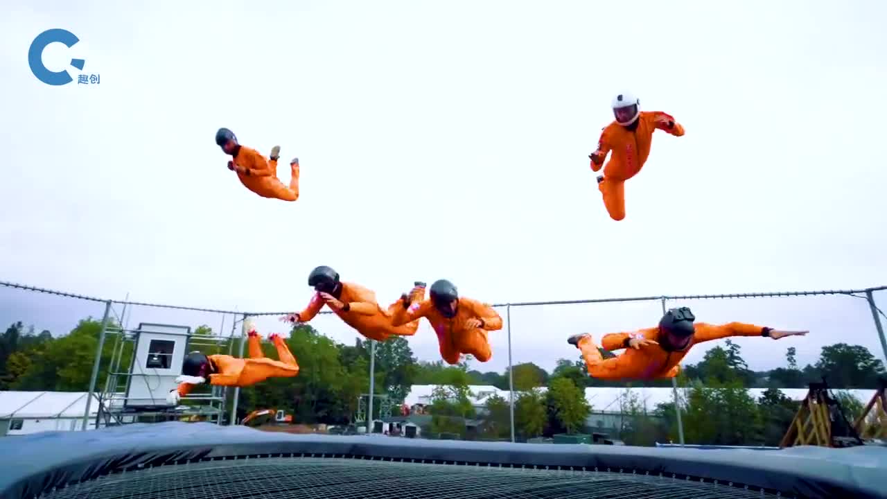 不可思议的能将八个人一起吹在空中