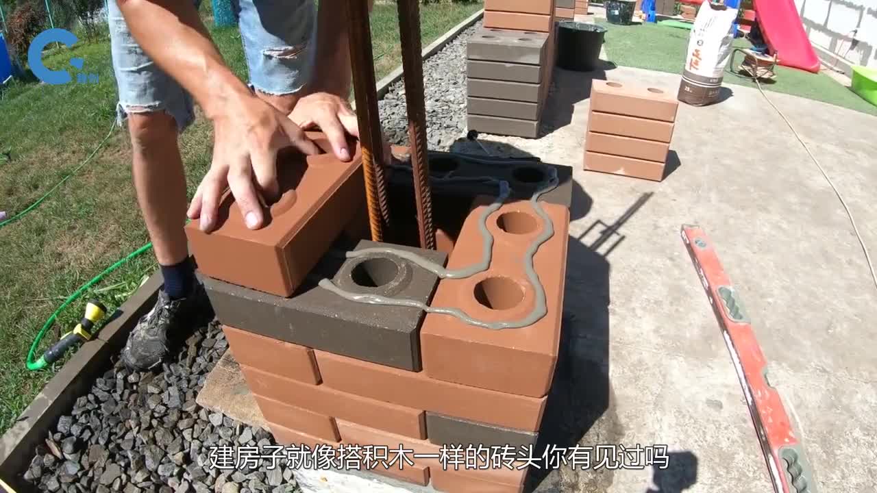 不可思议的乐高积木砖建房子就像搭积木一天就能建好一栋房子