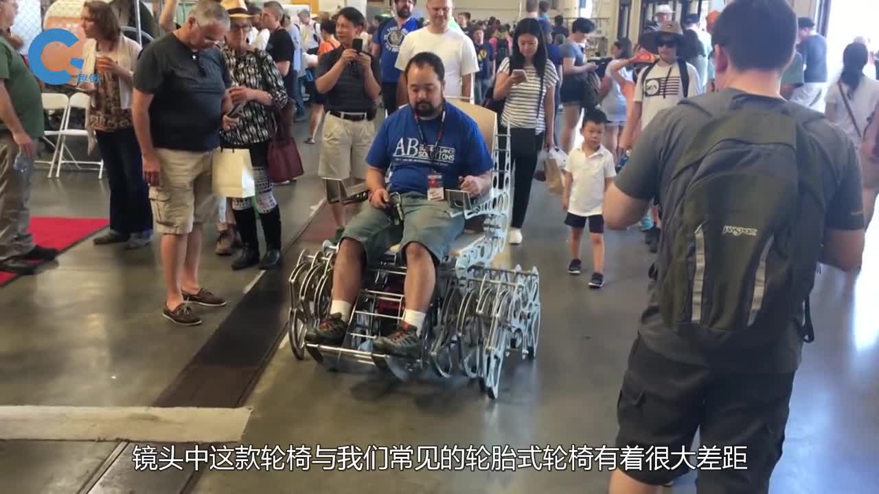 美国大叔发明蜘蛛轮椅拥有16条机械腿上路后回头率百分百