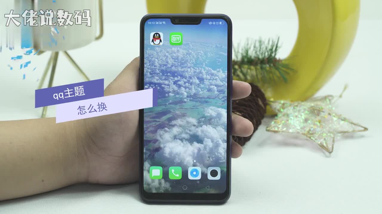 qq主题怎么换首先我们要打开qq然后点击左上方头像然后点击我的个性装扮点击主题最后我们选择喜欢的主题下载即可