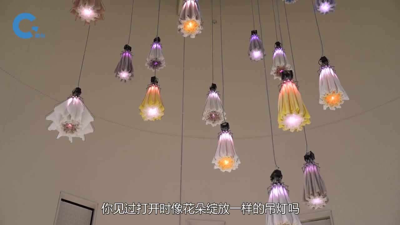 堪称最唯美的吊灯打开后就如花朵一般盛放简直就是视觉盛宴