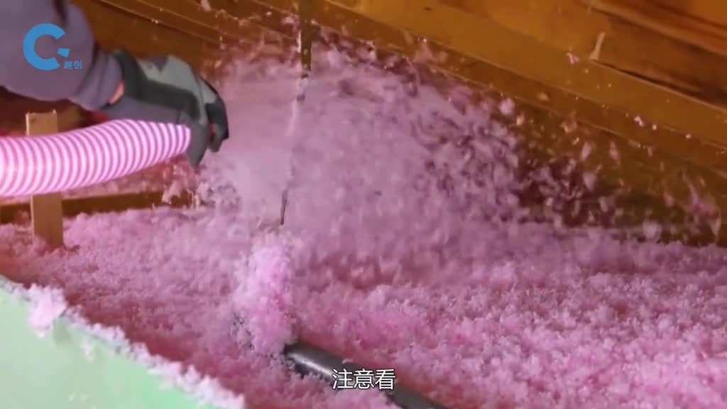 在屋顶铺上一层粉红色的棉花就能让房屋冬暖夏凉