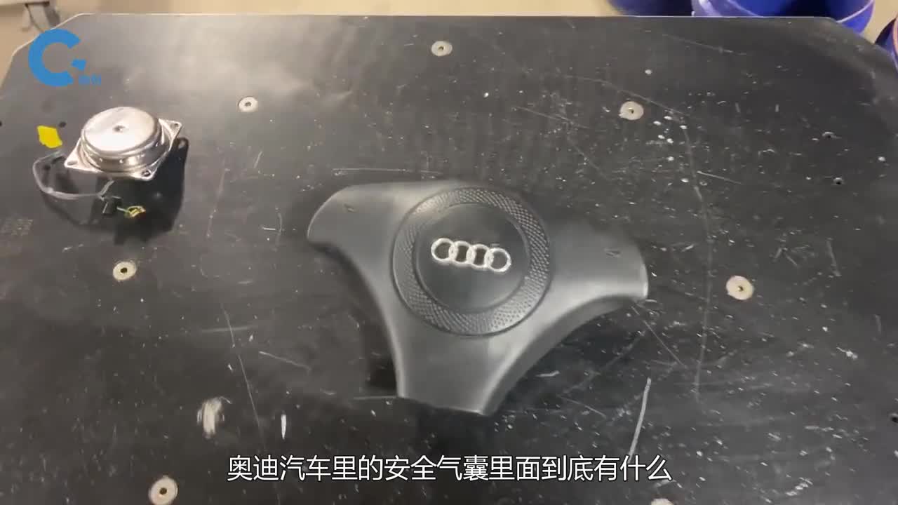 奥迪汽车的安全气囊究竟长啥样用水刀进行切割网友竟然没爆