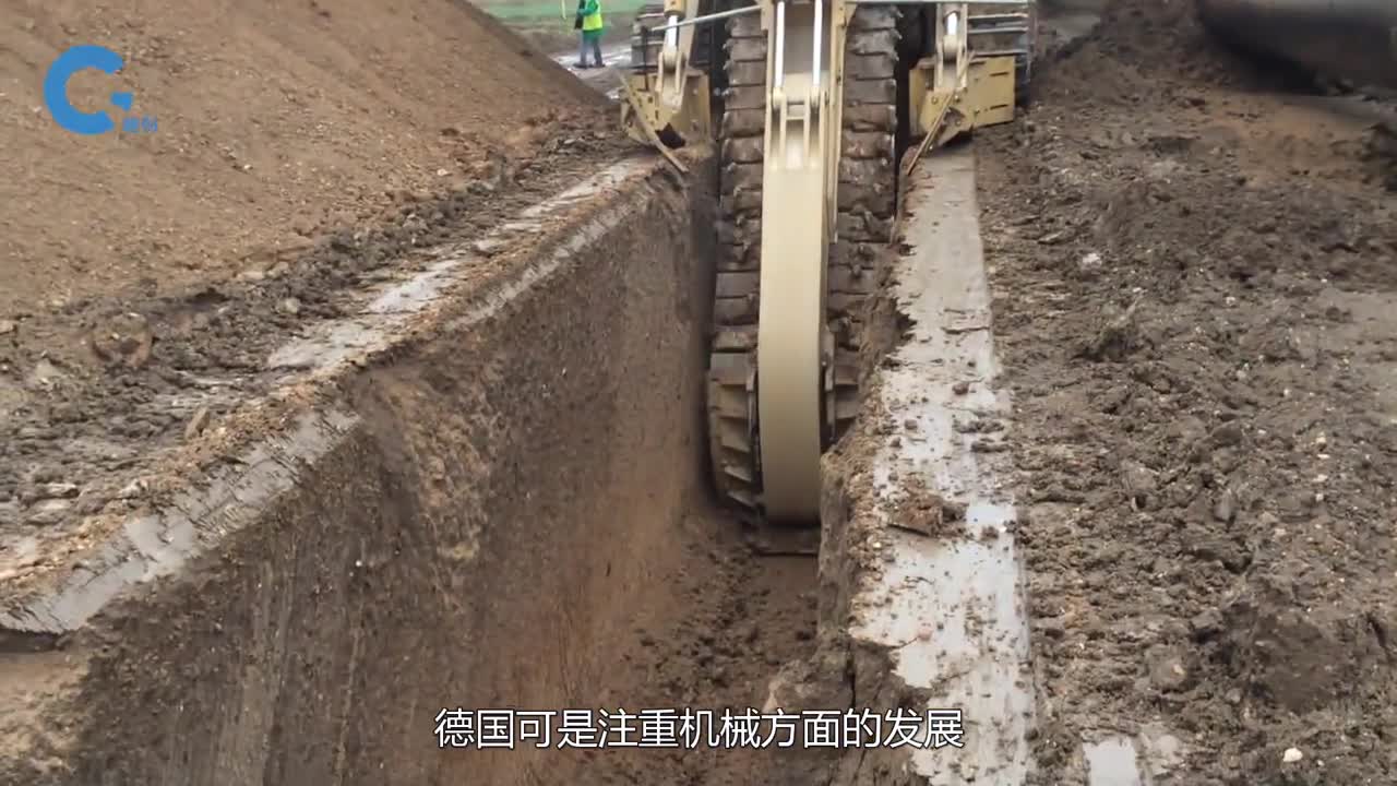 德国发明大型挖沟机1小时可粉碎198立方的岩石土