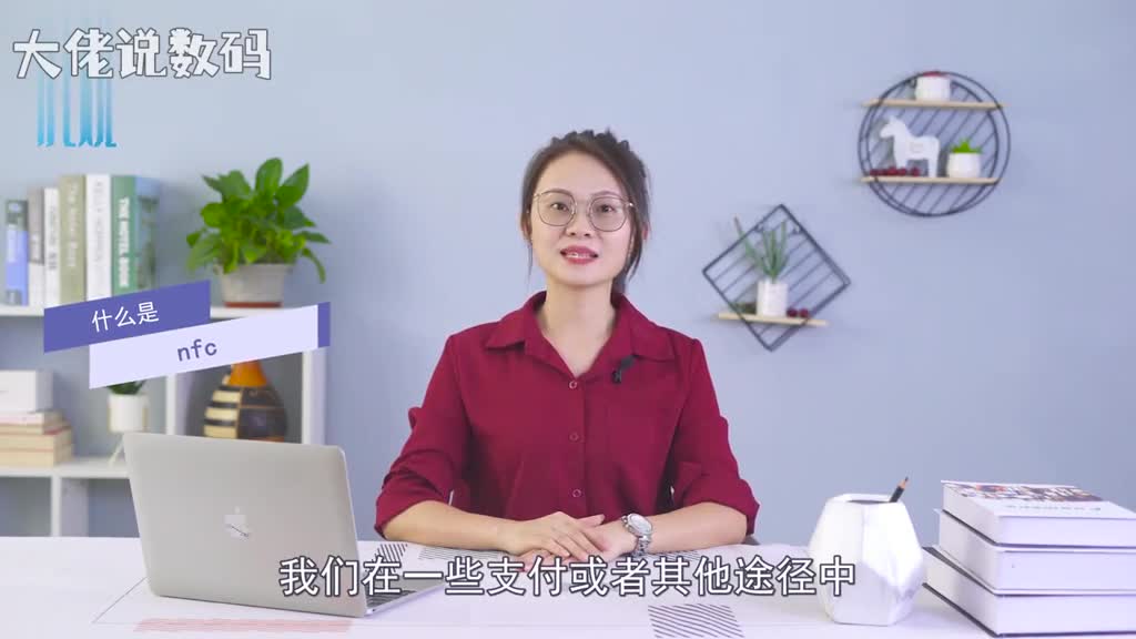 什么是nfcNFC近场通信是一种无线数据传输方法可以检测并使技术靠近无需互联网连接即可进行通信它简单快速并且可以自动运行几乎是每部手机中的一项功能NFC是在21世纪初引入的它使用特定的RFID频率准确地说是1356MHz进行近距离通信迄今为止NFC的一个常见用途是识别卡以便进入办公楼和私人车库等场所