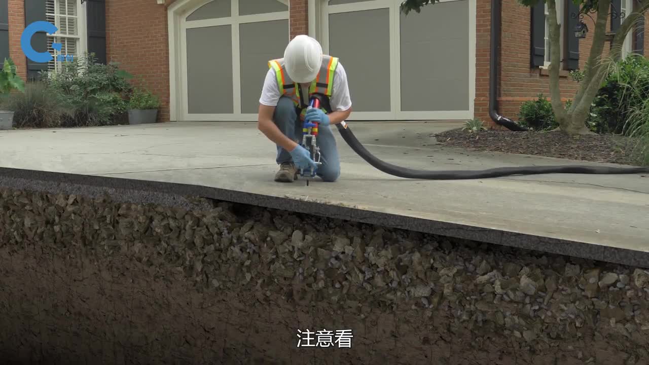 国外采用新型修路方式直接给马路打针竟能让马路更坚固