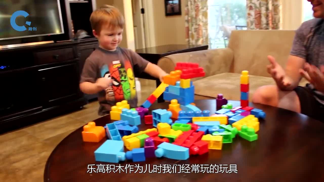 用乐高自制的汽车你见过吗还开上路后下一秒就被交警盯上了