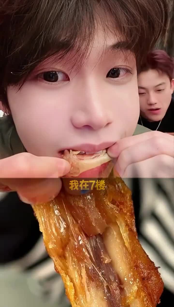 k总被王小焗这一行为打动了怎么会有这么实在的老板