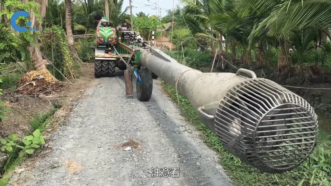 外形奇特的抽水大炮搭配8米长的金属棒