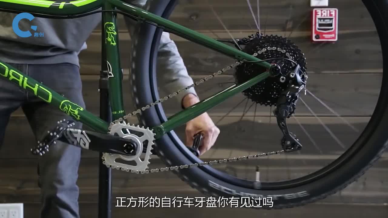 老外改造正方形的自行车牙盘骑行起来更省力就不怕掉链子吗