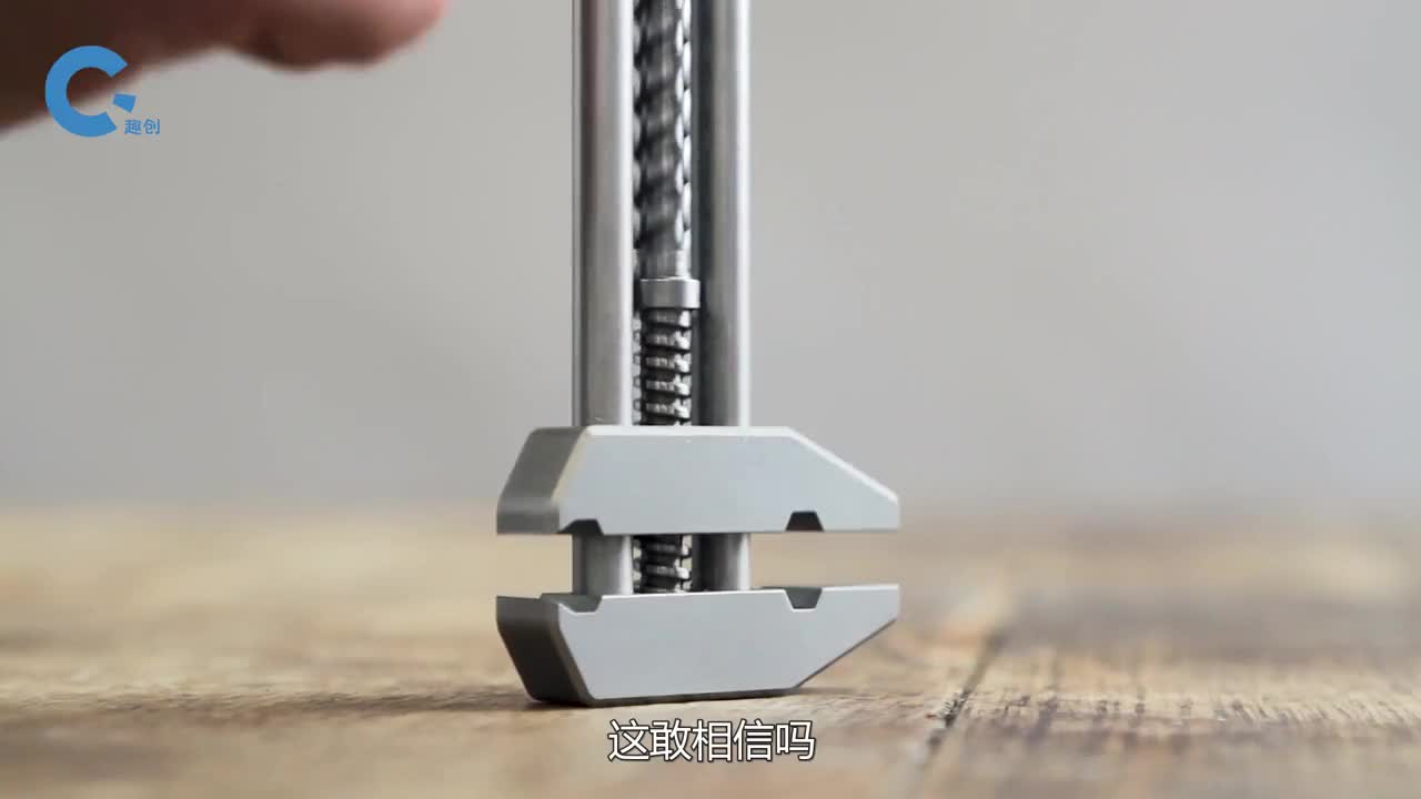 国外研发多功能扳手不仅能快速锁紧螺丝还相当于一个工具箱