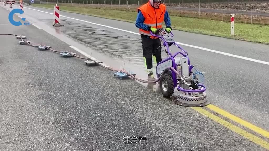 国外发明高压轮式喷射器可轻松去除公路标线