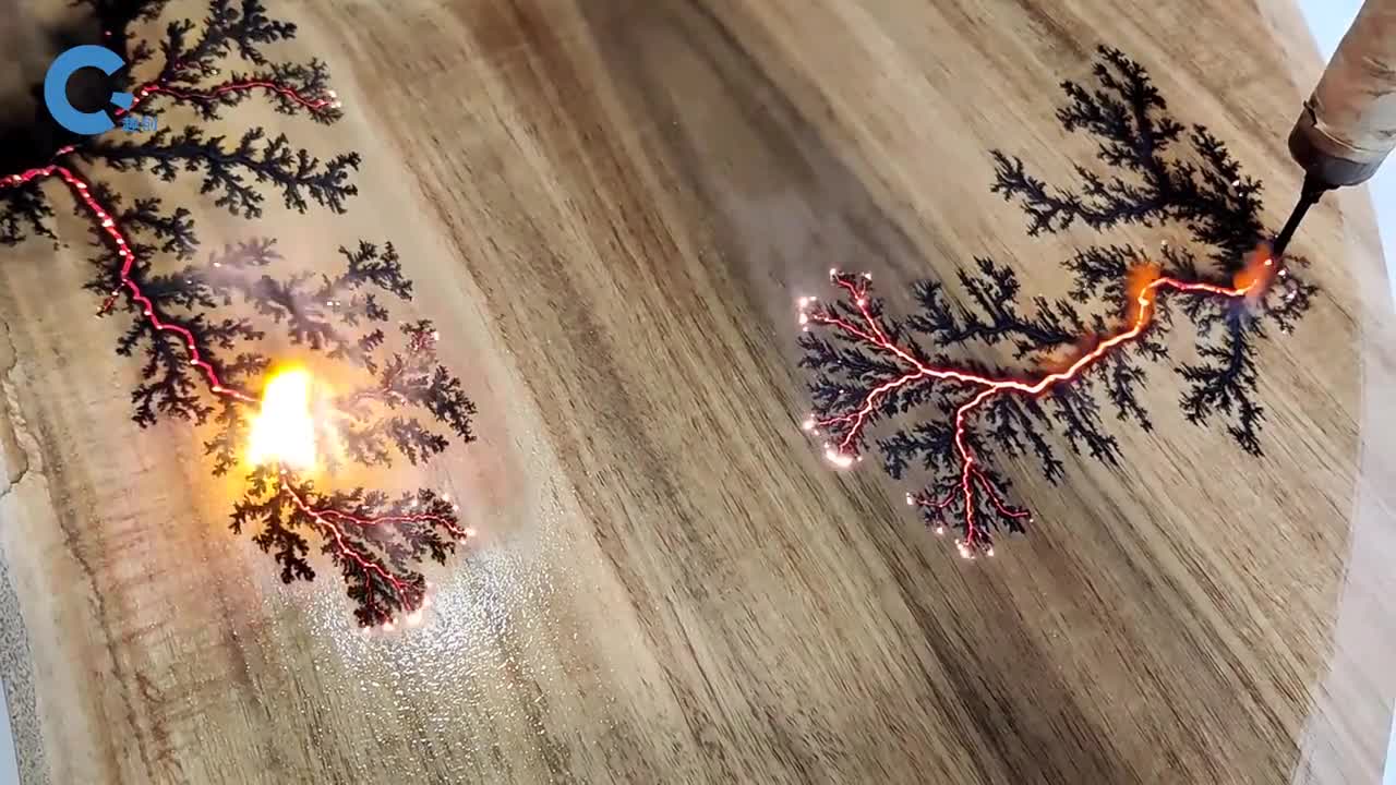 神奇的通电制造花纹用电流就能在木板上画画
