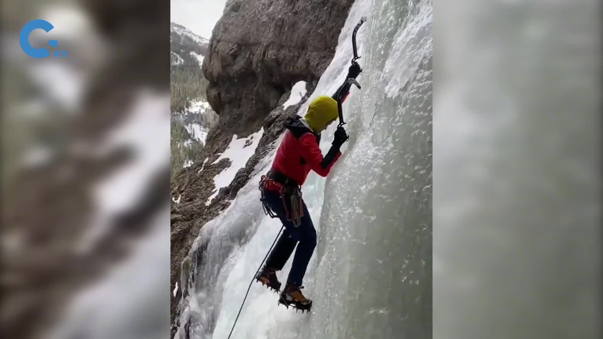 攀爬在光秃秃的冰柱上还要防止突然断裂