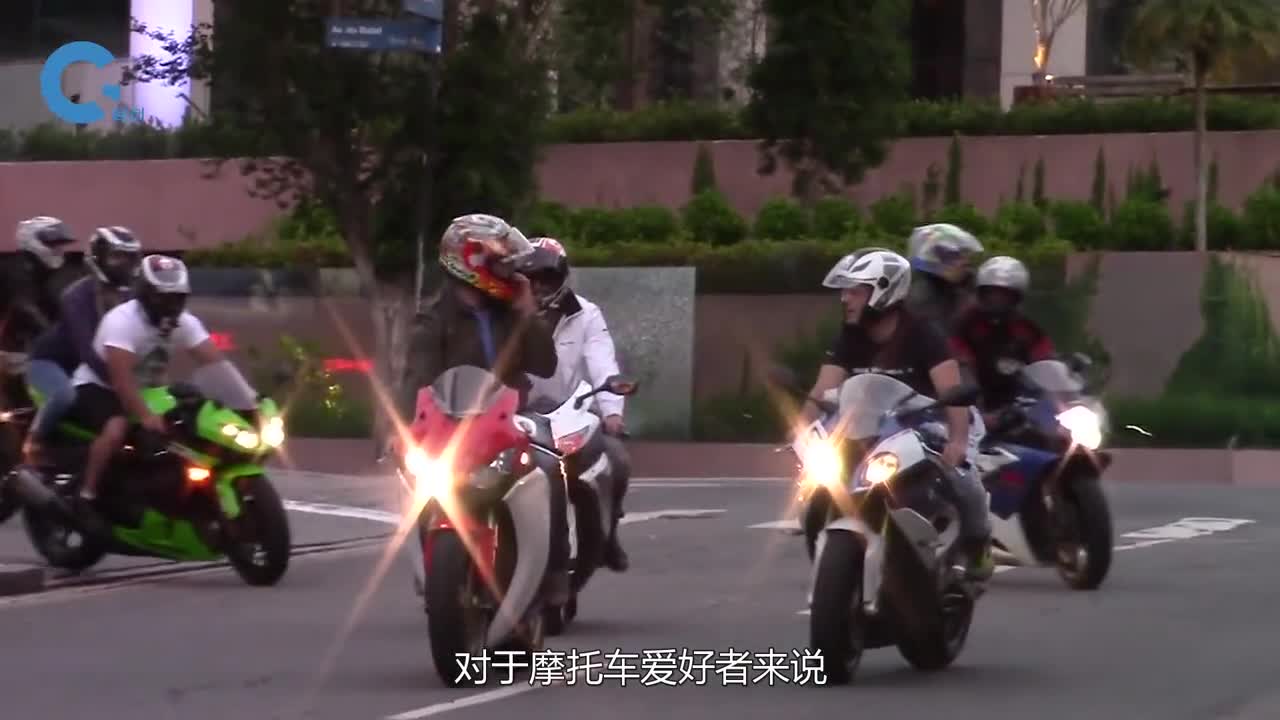 老外嫌排气管声音太难听往里面塞了支笛子这声音太魔性