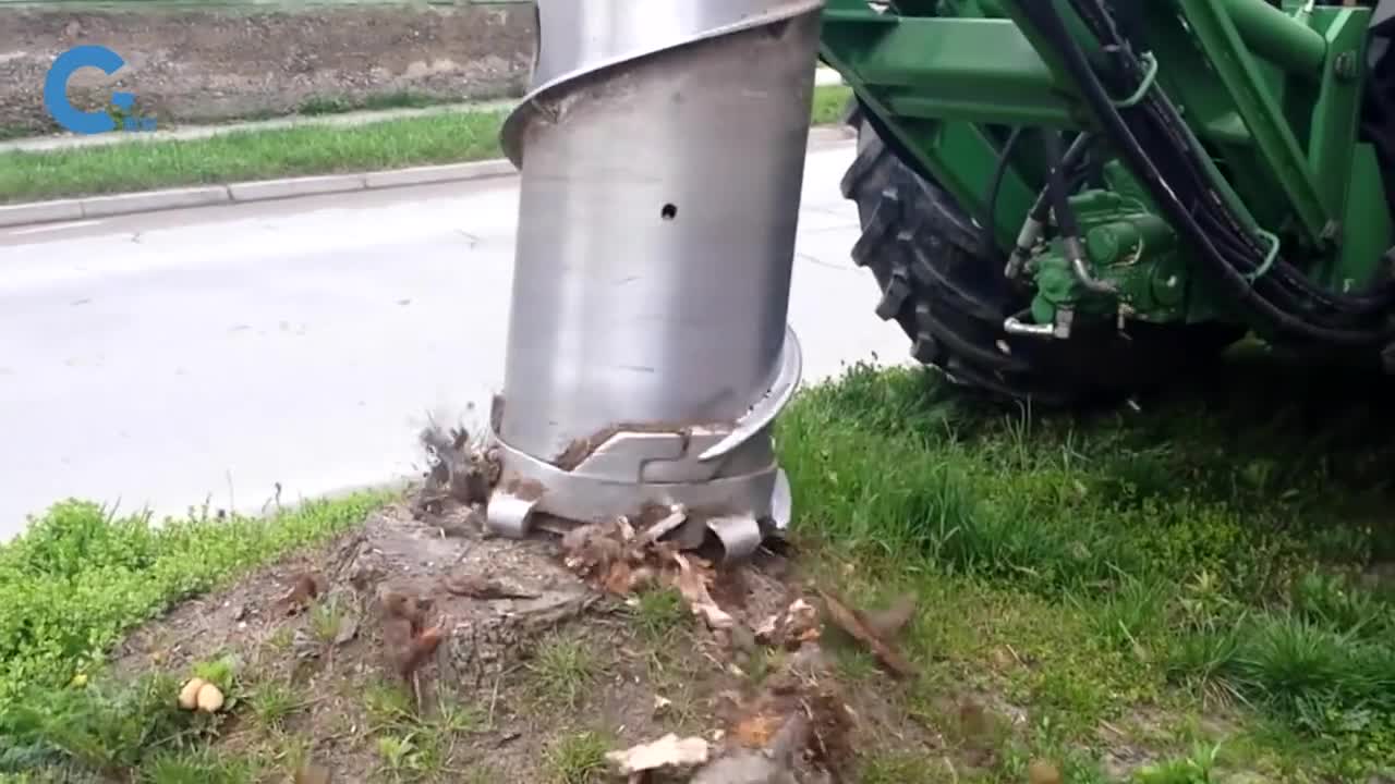 工作过程就像削铅笔分分钟将树根粉碎