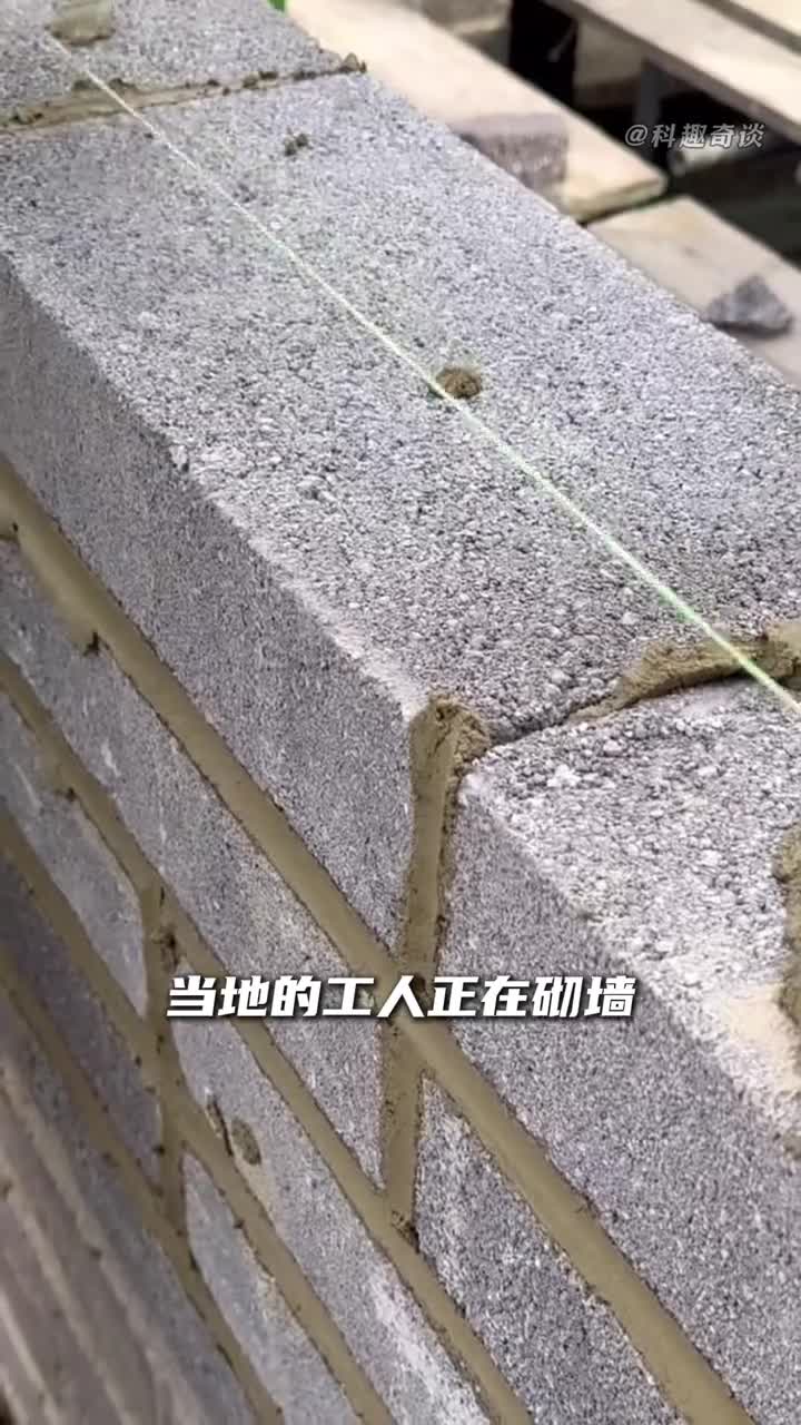 砌墙时工人师傅为什么要将砖头交错叠放