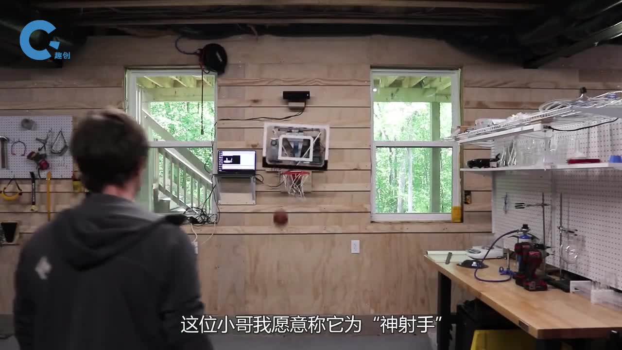 国外牛人自制百分百命中篮筐碰到篮板就能进球人人都是神射手