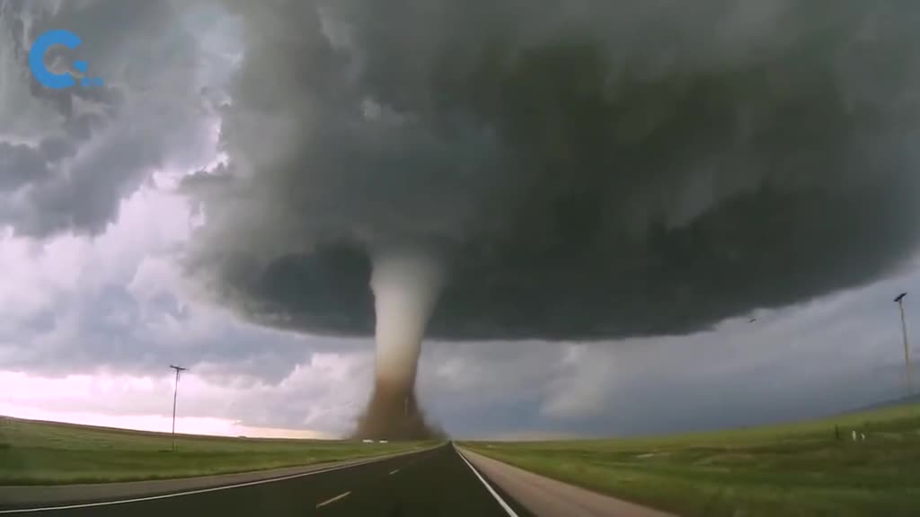 国外团队打造铁甲战车能抵挡超强龙卷风