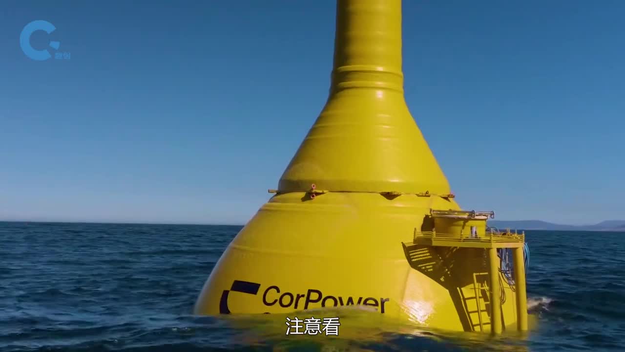 国外发明波浪能转换器飘在海上像一个大葫芦跟随海浪上下沉浮