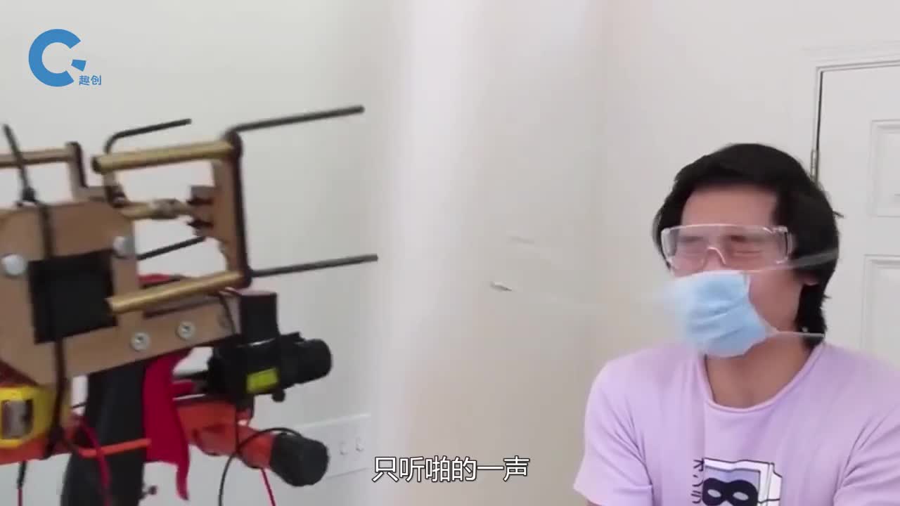 国外牛人专业打造口罩枪pia的一下直接呼在脸上