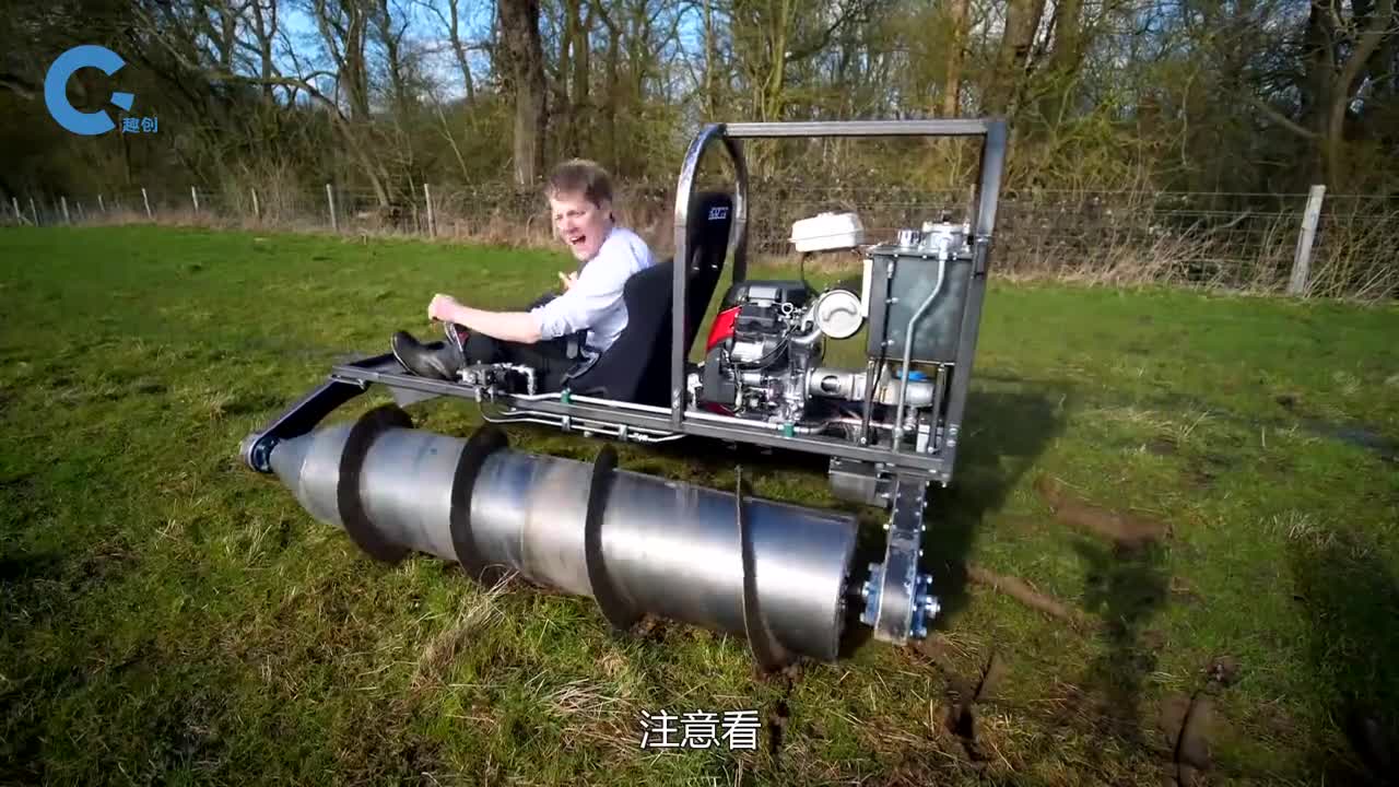 小伙自制全地形越野车把两个滚筒当做车轮