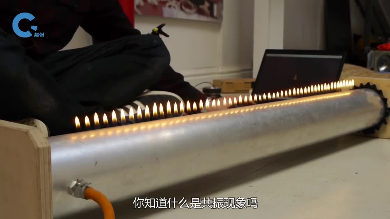 神奇的共振现象在易拉罐上放5个节拍器有趣的现象发生了