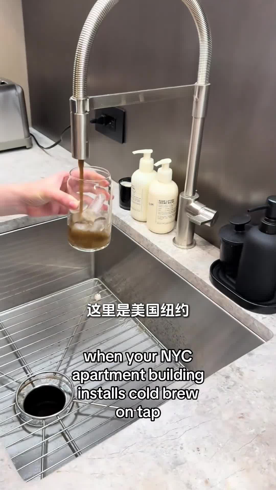 美国纽约的水龙头都能直接流出咖啡冰美式了吗