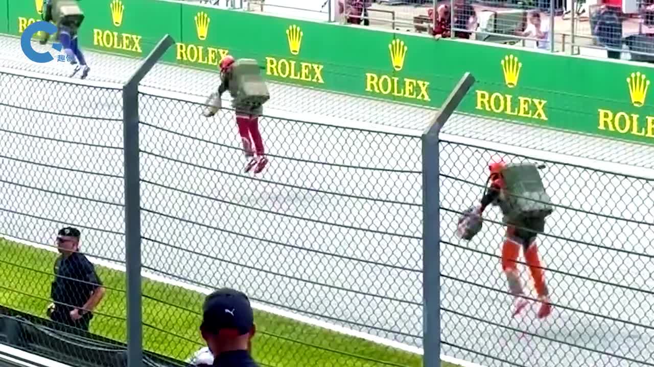 国外举办飞行背包比赛两腿一蹬就飞上了天