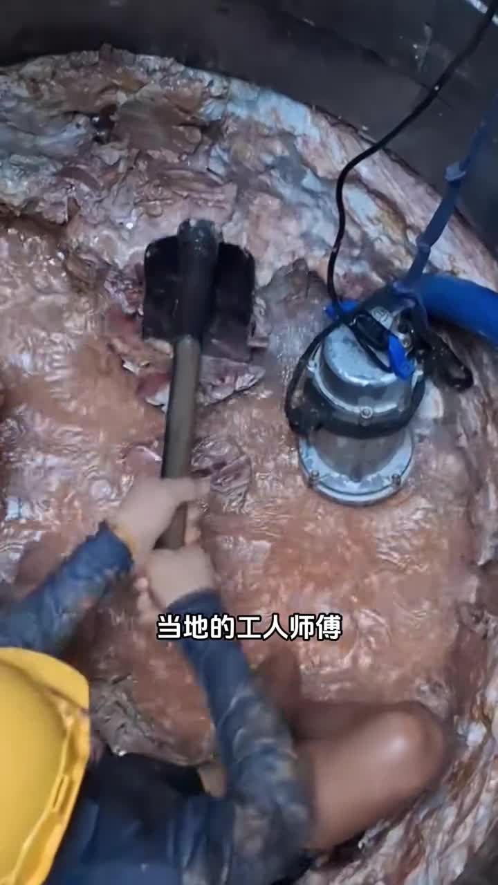 泰国人工挖井看起来特别危险