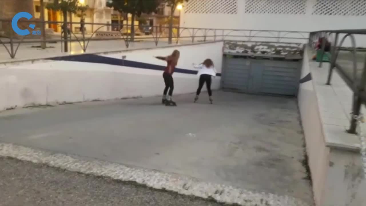 牛人制作摔不倒的轮滑鞋把自行车轮胎安装上去