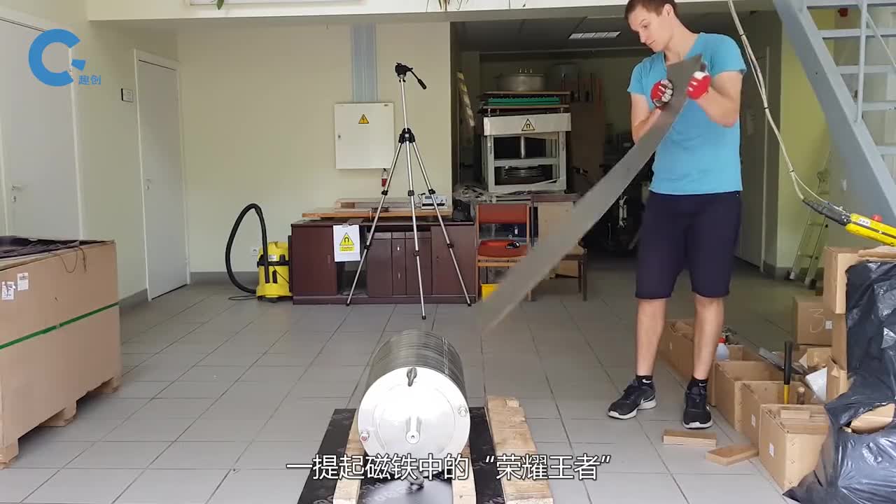 牛人用钕磁铁在湖中寻宝竟打捞出神秘包裹打开后瞬间慌了