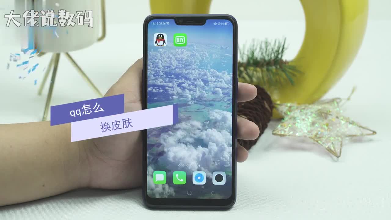 qq怎么换皮肤首先我们要打开qq然后我们要点击左上方头像然后我们再点击我的个性装扮然后点击主题最后我们选择喜欢的主题下载即可