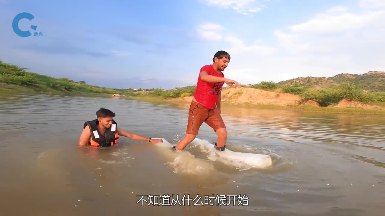 在身上绑满100包薯片跳进河里能让人漂浮起来吗结果太不可思议