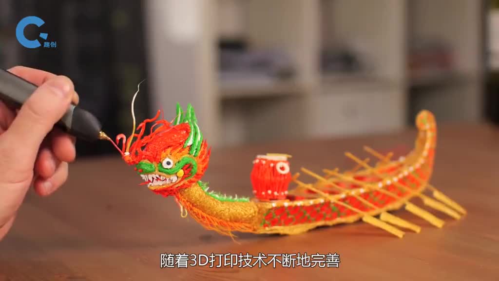 国外神笔马良用3D打印笔画了一辆汽车成品十分炫酷