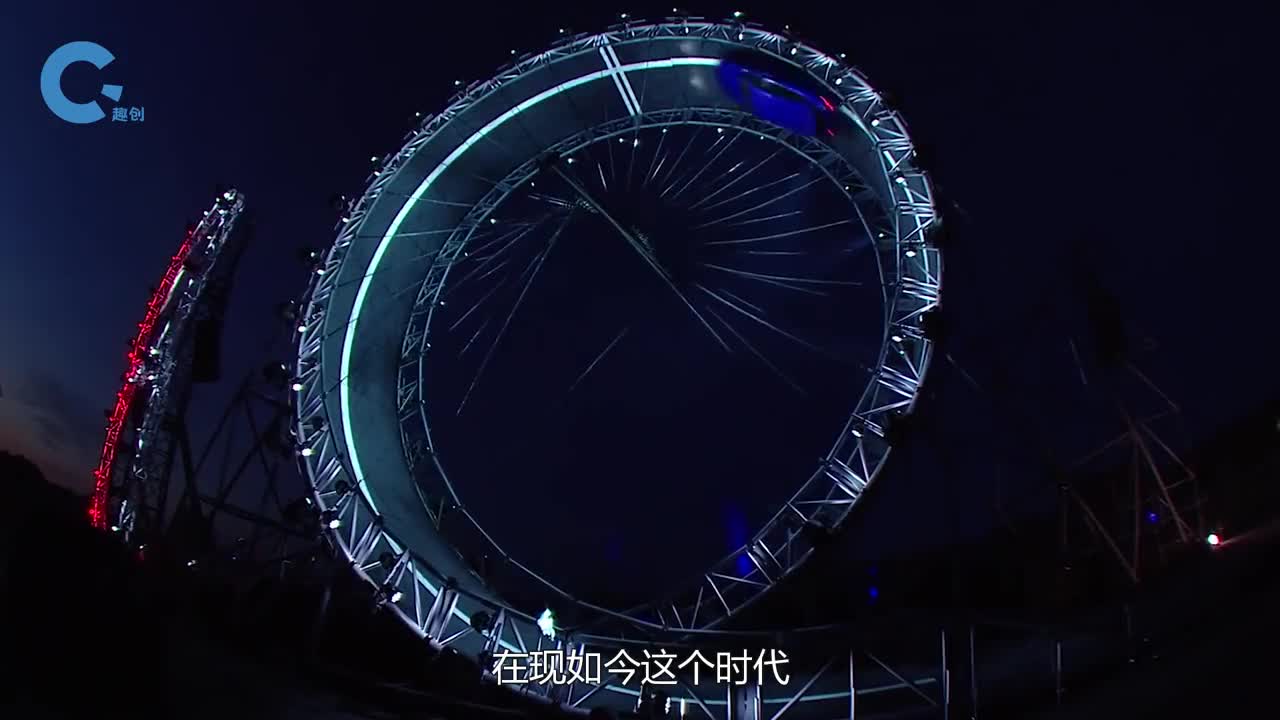 老外用14辆卡车模拟钟表运行24小时不停歇秒针司机是最累的