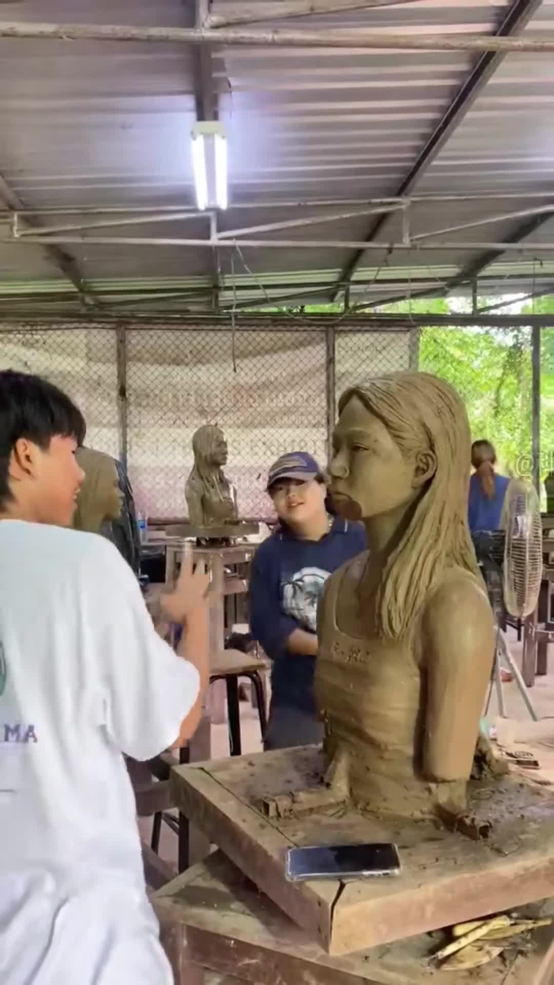 泰国流行释放压力的方式看起来特别有趣