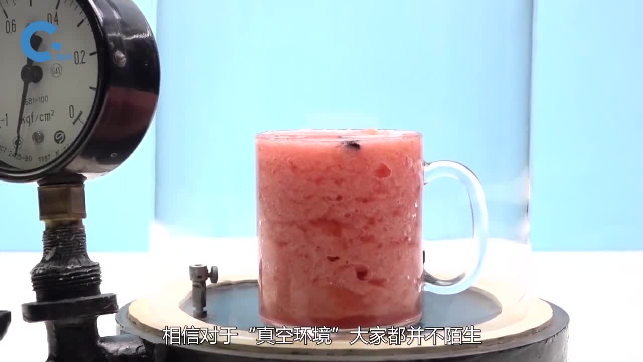 真空环境有多恐怖老外作死实验结果下一秒就后悔了