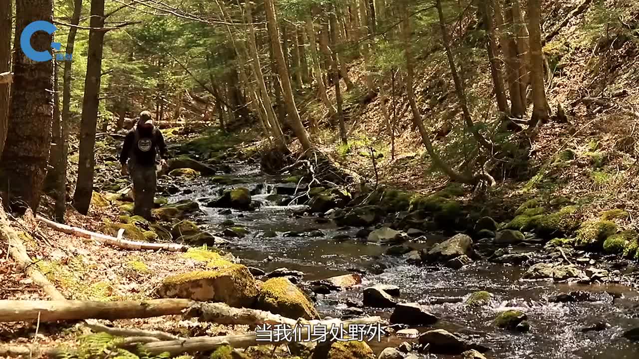 最简单的一种取火方法只需要一瓶矿泉水就可以一起见识下吧